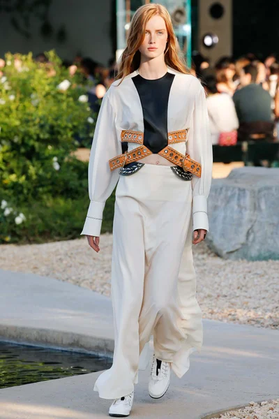 Look 1